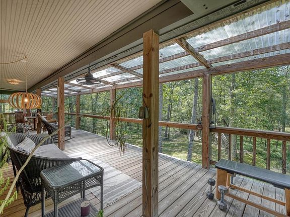 5th image of 136 Honeybell Ln