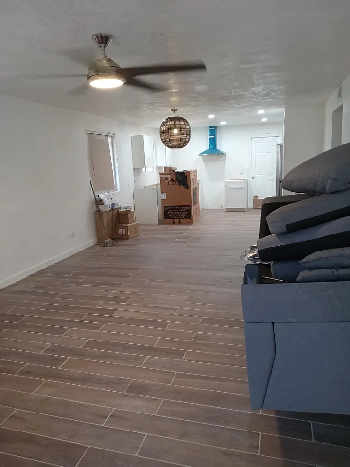 Building Photo - 2520 W Vista Ave #B