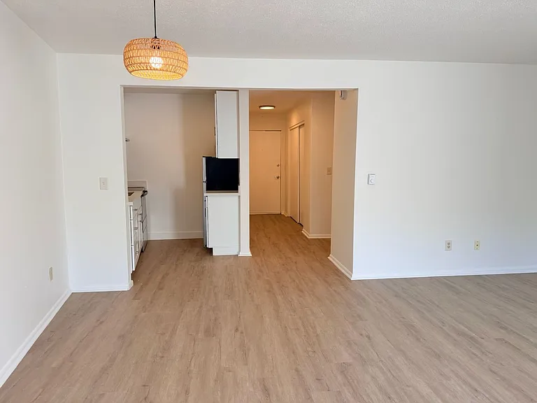 Crescent Apartments — Photo 25