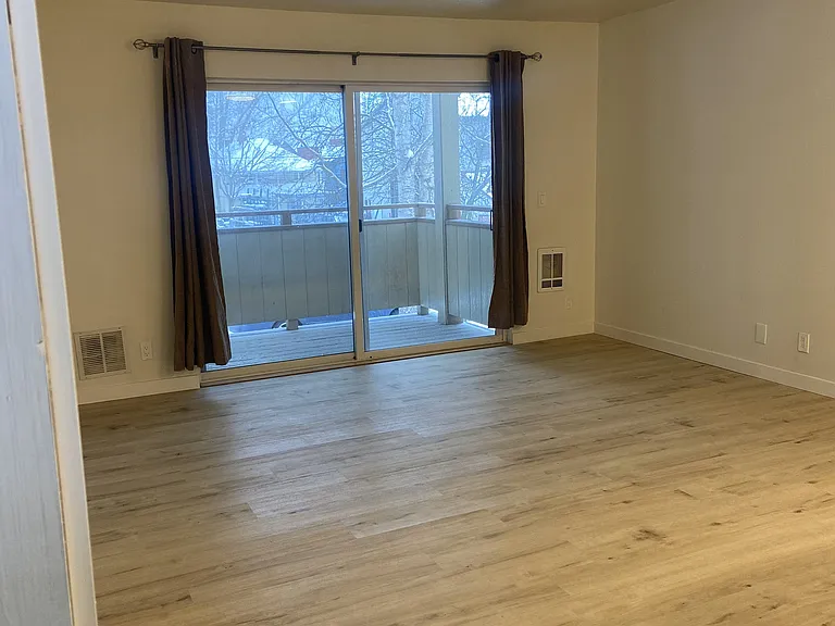 211 E Wallace Ave #3 — Photo 3