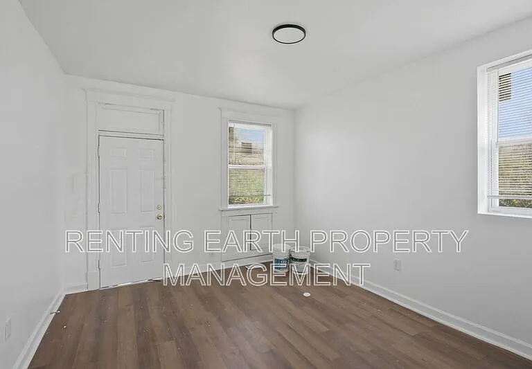 3127 Clay Ave — Photo 5