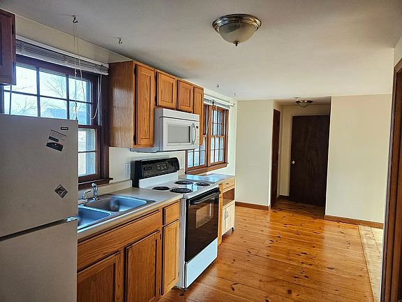 4th image of 21 Dow Ln #21A