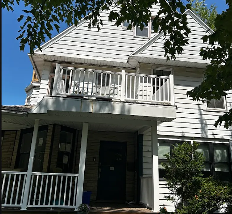 601 Clay Ave