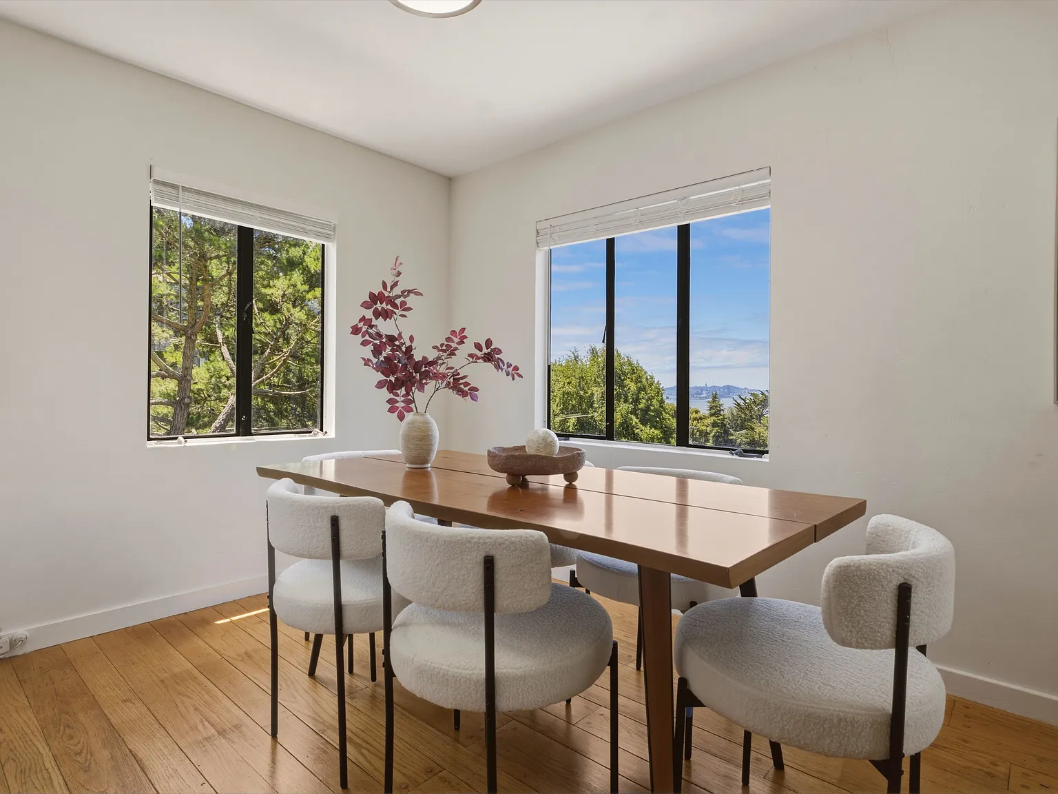 Spacious Berkeley Hills Retreat with Bay Views Just 5 Minutes from UC Berkeley — Photo 2