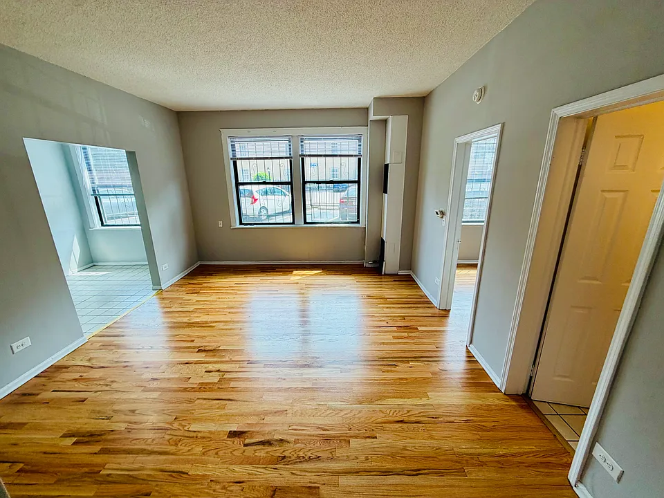 4242-44 N Sheridan Rd #106
