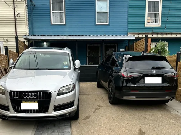 140 Woodward Street image 2 of 16