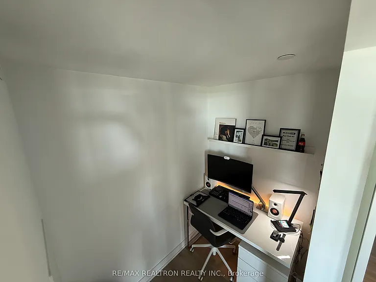 161 Roehampton Ave #1610 — Photo 6