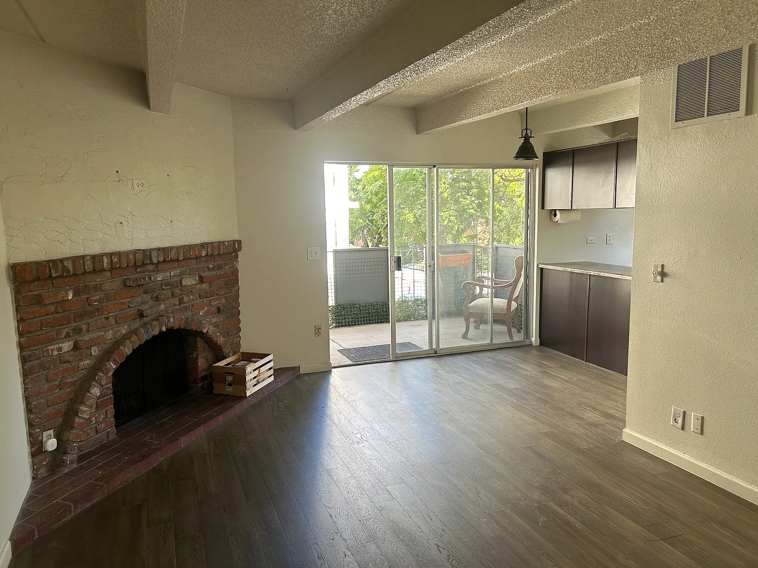 2 bed, 894 sqft, $2,000 — Photo 1