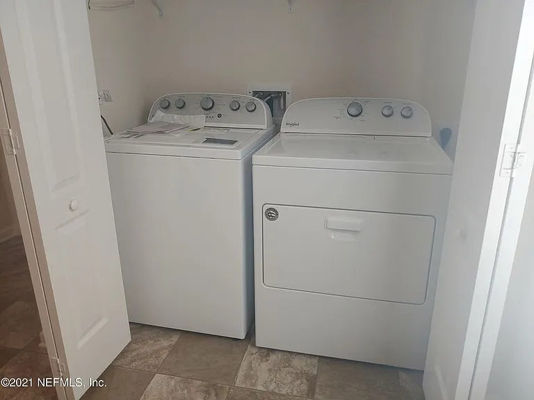 340 Servia Dr — Photo 7