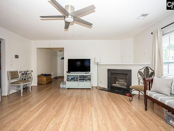 3rd image of 271 Richmond Farm Cir