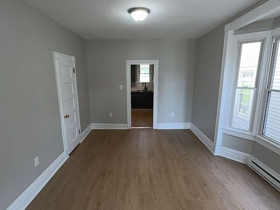 5th image of 327-329 S 10th Ave
