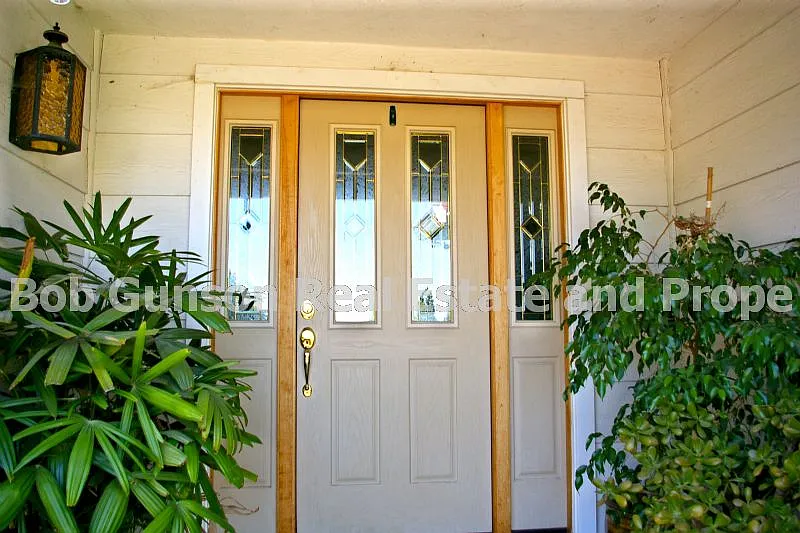 4 bed, 2.5 bath, 2044 sqft, $3,300 — Photo 3