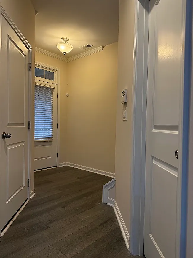 4 bed, 2417 sqft, $2,985 — Photo 2