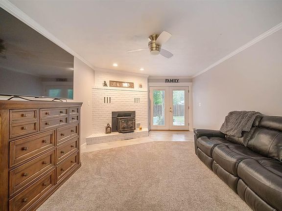 4th image of 9728 Coomer St