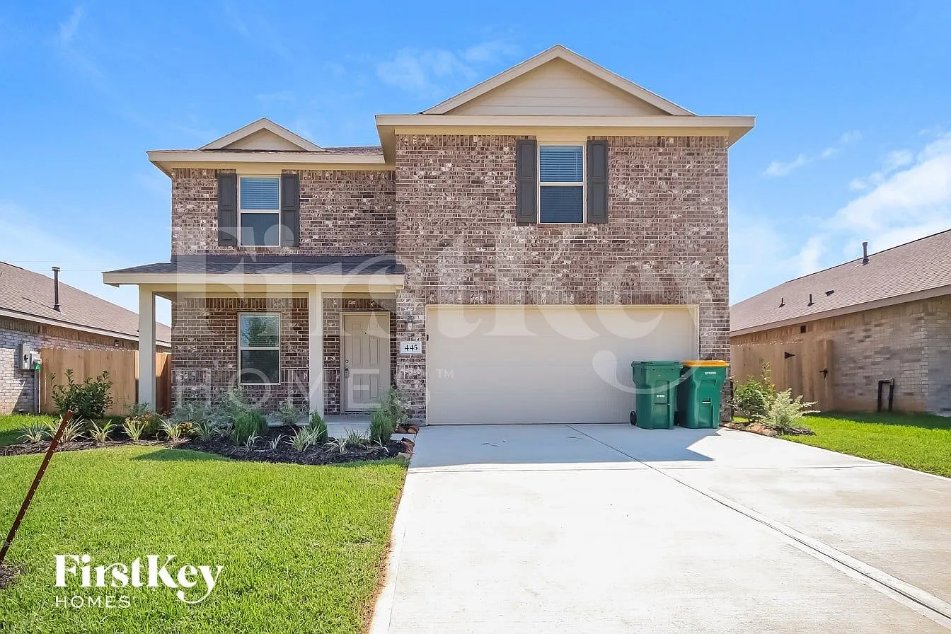 4 bed, 2.5 bath, 2119 sqft, $2,595 — Photo 1