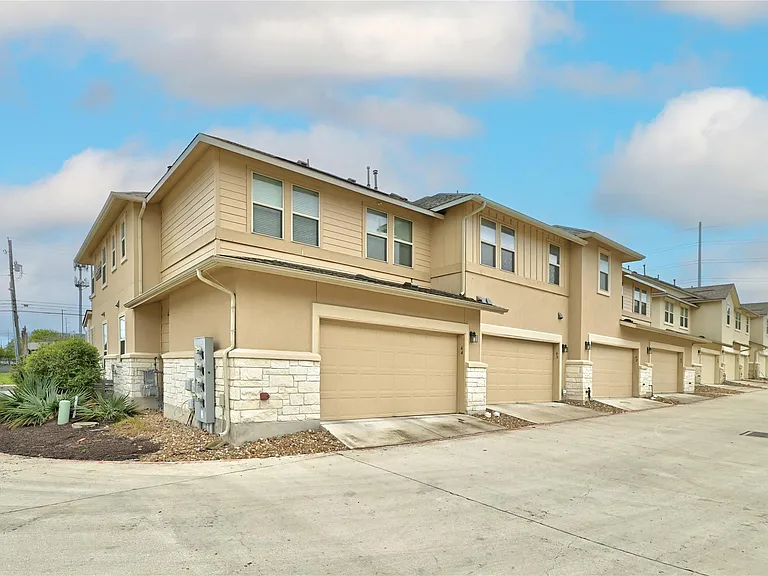 6814 E Riverside Dr #64 — Photo 3