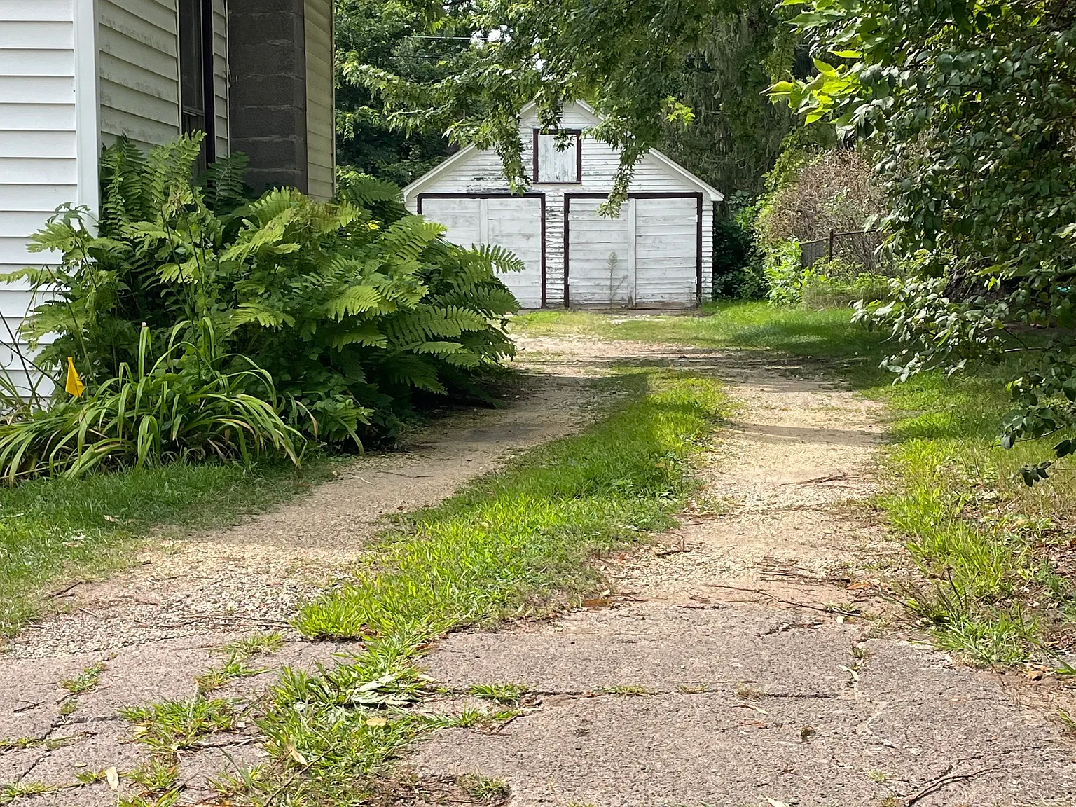 4 bed, 1300 sqft, $1,100 — Photo 2