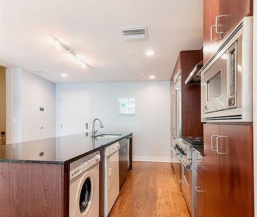 4th image of 1120 E Kennedy Blvd Unit 835