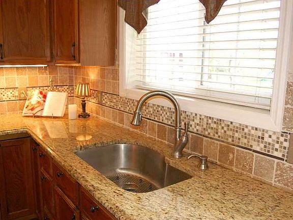Exterior Front. What s not to love about this gorgeous tile backsplash, oversized sink and beautiful granite counters!