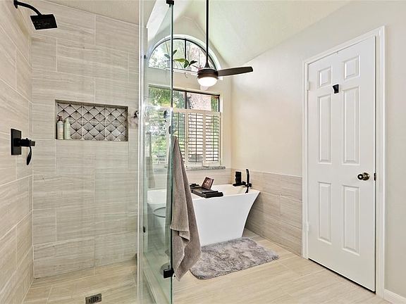 3rd image of 19511 Oak Center Ct