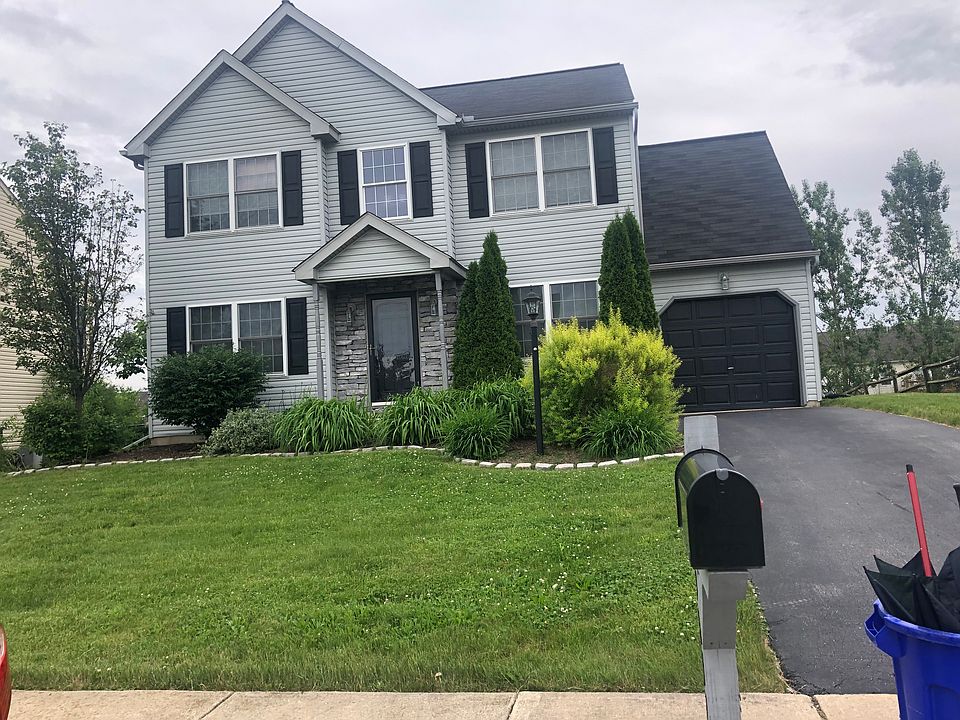 2nd image of 1833 Ashcombe Dr