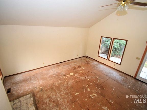 5th image of 6112 River Glen Pl