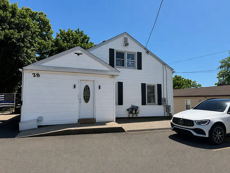 28 Eden Ave #A — Photo 1
