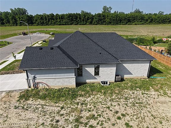 5th image of 67 Hunter Dr S