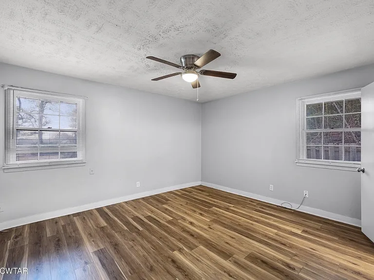 105 Montclair Dr — Photo 10