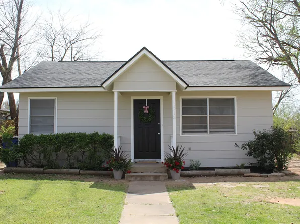 1212 3rd St, Graham, TX 76450