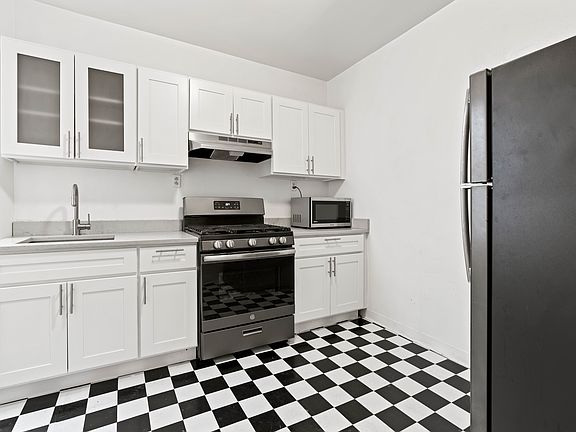 3rd image of 270 W 12th St APT 3C