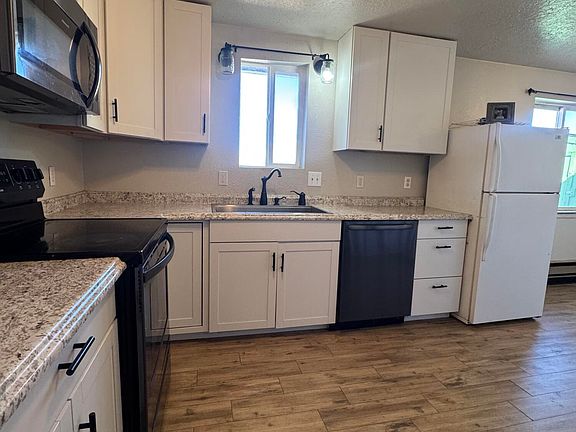 4th image of 640 Prebble St