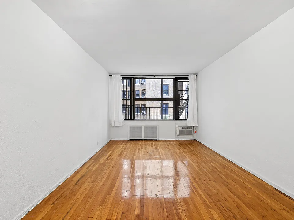 304 E 73rd St #3D