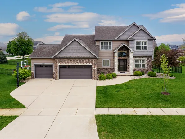 5108 Londonderry Rd, Bloomington, IL 61705