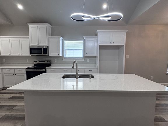 4th image of 803 Sayle St