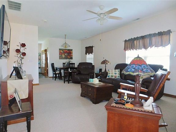 3rd image of 1692 Stonewall Dr