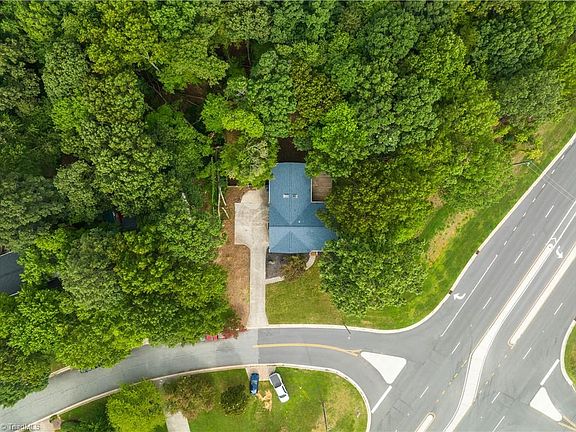 2nd image of 989 Huntington Run Ln