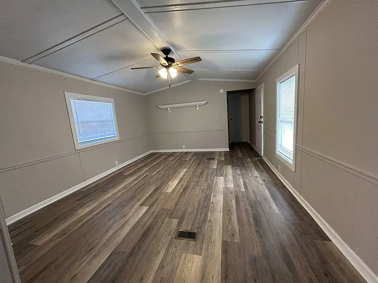 97 White Oak Vlg — Photo 10