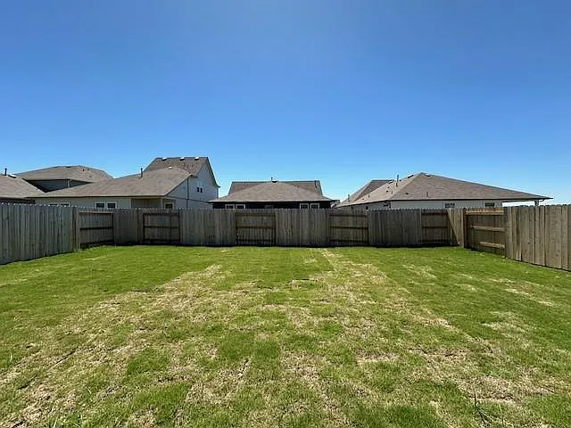141 Netherland St — Photo 26