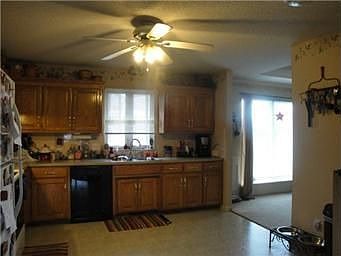 5th image of 2926 Girard St