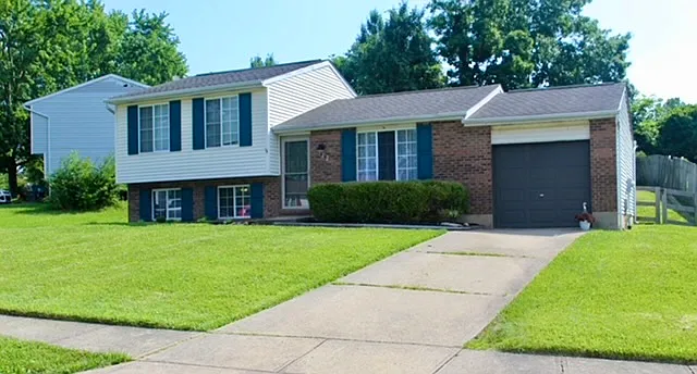 122 Hillwood Ct — Photo 1