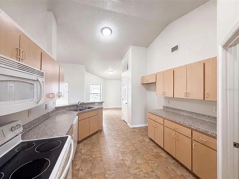 1037 Highland Crest Cir — Photo 4