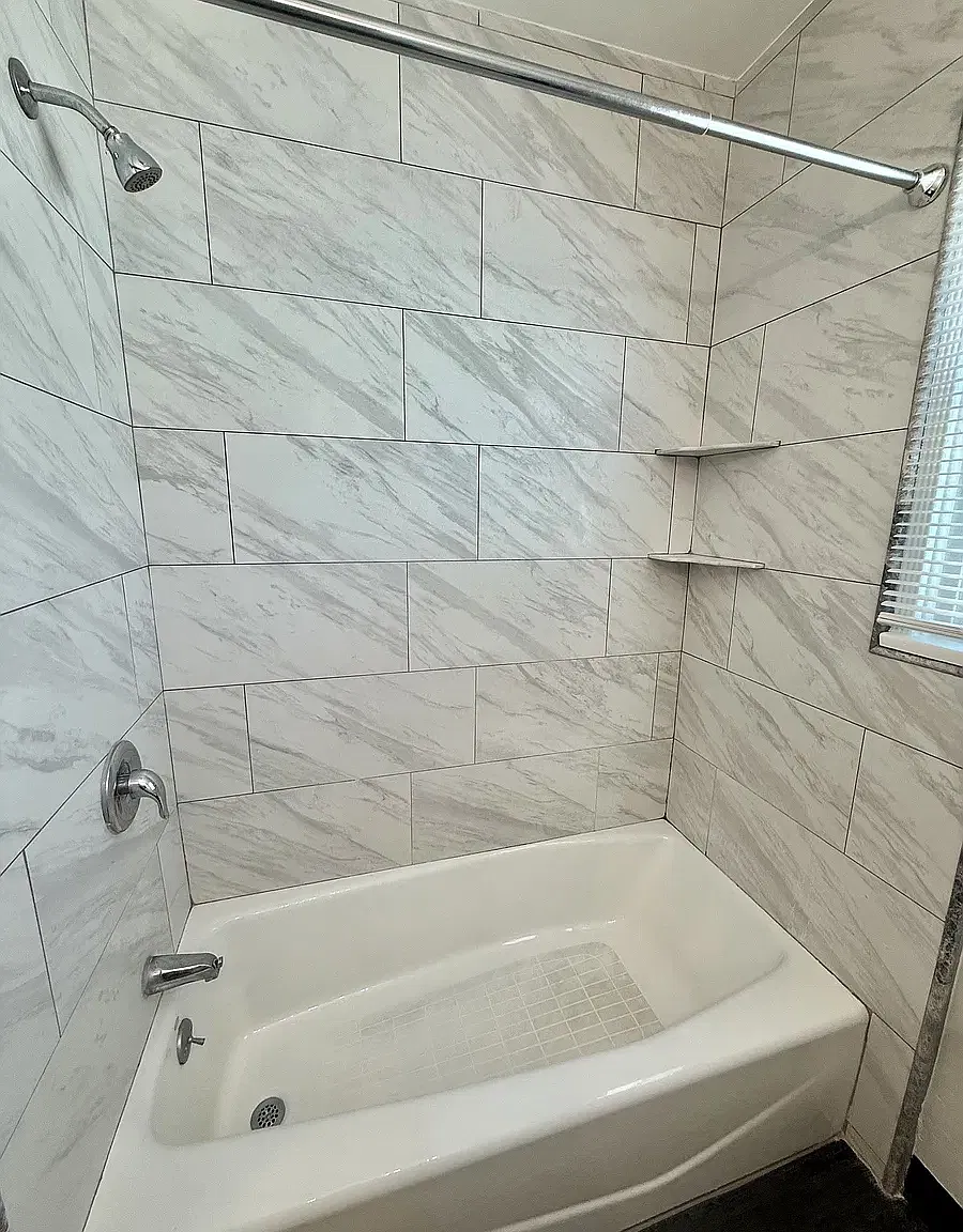 1045 E Carson St — Photo 2