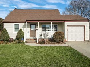 15 Cypress St, Farmingdale, NY 11735