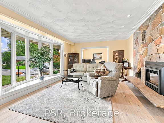 3rd image of 15 Valleyview Rd