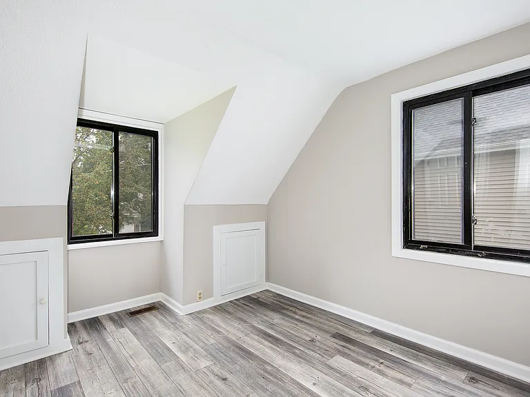 22W549 Emerson Ave — Photo 8
