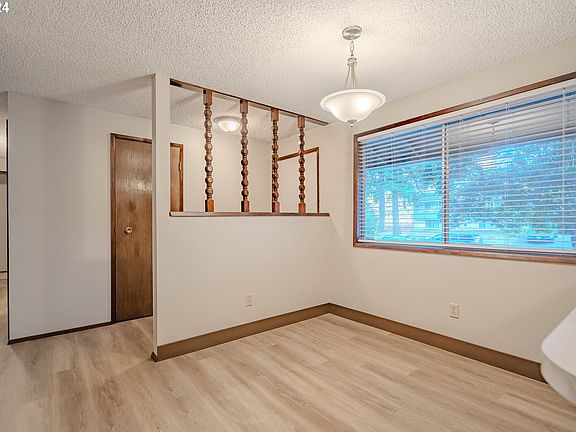 5th image of 616 NE 144th Ave