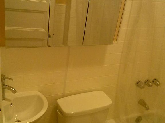 4th image of 187 Roosevelt St #1
