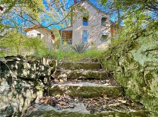 18 Linwood Ave, Eureka Springs, AR 72632