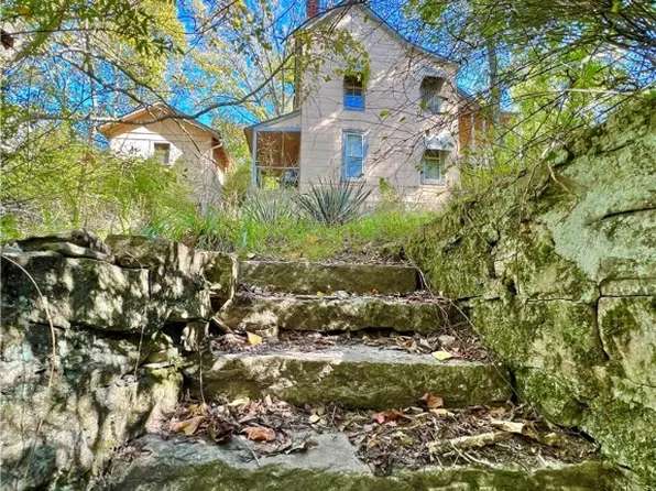 18 Linwood Ave, Eureka Springs, AR 72632